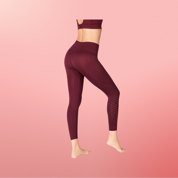 Fabletics Pants - 🆕 FABLETICS Sync Seamless High-Waisted 7/8 Legging